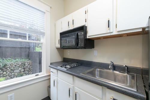 Red Door Retreat- Executive, Luxury, Historic