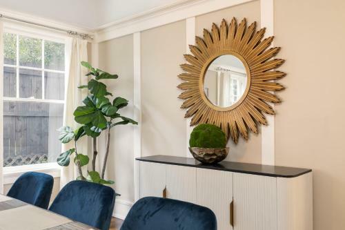 Red Door Retreat- Executive, Luxury, Historic