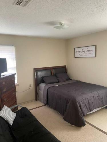 Beautiful Spacious 3 Br Brick Home For The Family