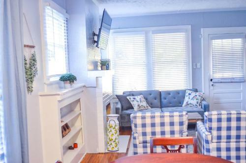 Perfectly Modern Craftsman- Close To Everything!