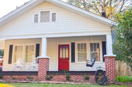 Perfectly Modern Craftsman- Close To Everything!