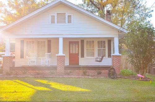 Perfectly Modern Craftsman- Close To Everything!