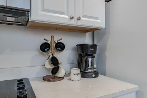 Haute On Hannon- Midtown Cottage!