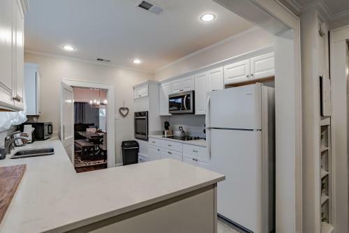 Haute On Hannon- Midtown Cottage!