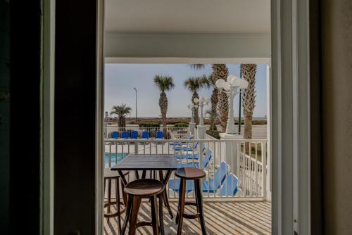 Immaculate Condo Prime Orange Beach Location With Spectacular Views