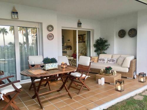 Apartamento Mi Capricho, Beachfront, Grownfloor, Private Garden & Terrace