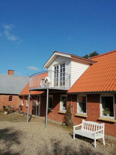 Stenh�j Bed And Breakfast, V. Jette Og Marius