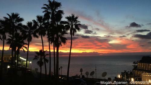 Private Apartment With Stunning Ocean Views And Sunset.