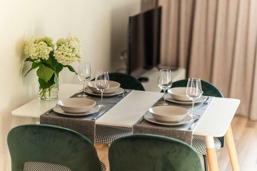 Freshly Renovated Family Apartment