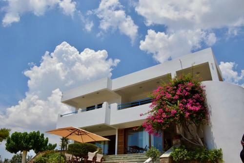 Beach House Set In A Beautiful Bay