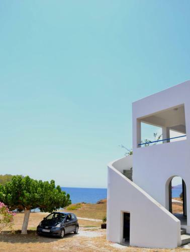 Beach House Set In A Beautiful Bay