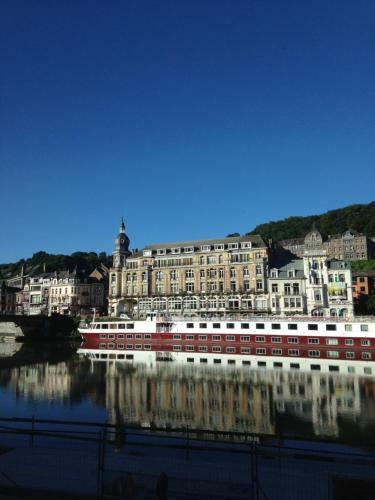 Hostal Les Voisins De Mr Sax
