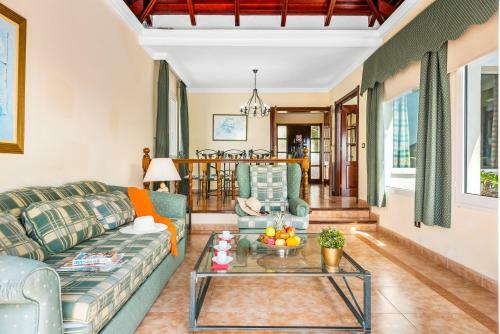 Hermosa Villa Chayofa Con Piscina Y Terraza