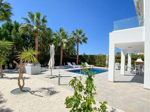 Luxury Villa Roma Near The Beach