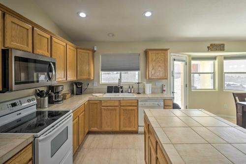 Lake Havasu City House With Fire Pit And Grill!