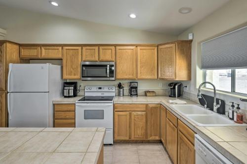 Lake Havasu City House With Fire Pit And Grill!
