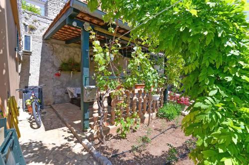 Apartment In Veli Losinj 14995