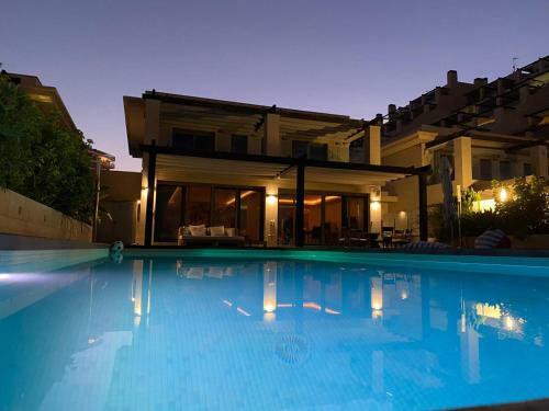 Mediterranean First Line Beach Luxury Villa With Private Pool In Alicante