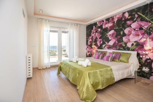 Mediterranean First Line Beach Luxury Villa With Private Pool In Alicante