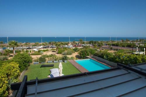 Mediterranean First Line Beach Luxury Villa With Private Pool In Alicante
