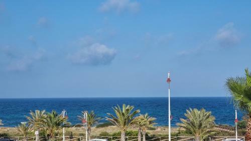 Mediterranean First Line Beach Luxury Villa With Private Pool In Alicante