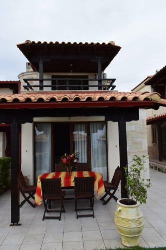 Afitos Holiday Home