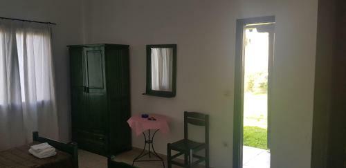 Romantic Room With Garden View #1