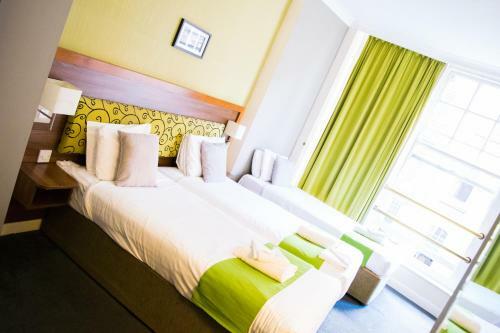 Surtees Hotel