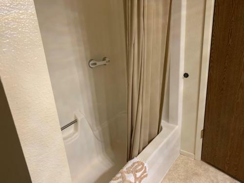 Spacious 2bed/2bath Apartment Is Mesa, Az - 55+ Community