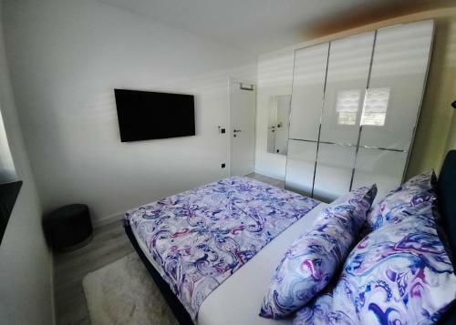 Pool And Sea Luxury Apartment