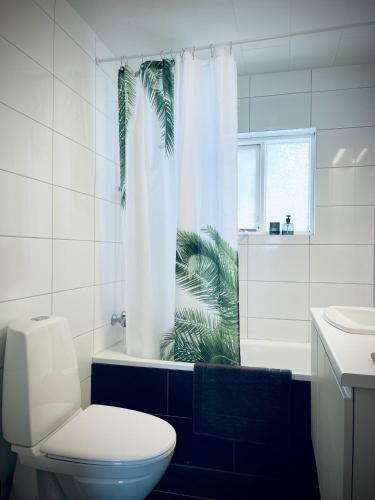 Central And Cosy Apartment With Free Parking