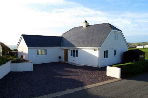 Bodnant-4 Bed-views Views Views-aberdaron