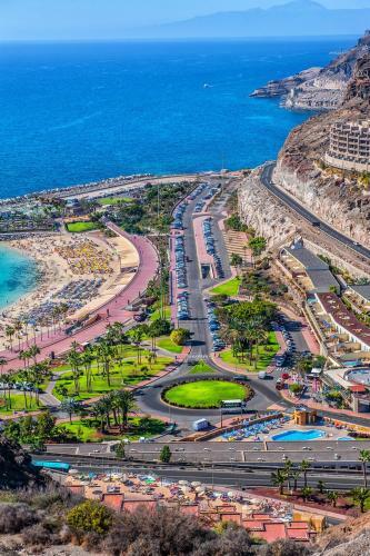 Apartment With Big Pool And Sea View