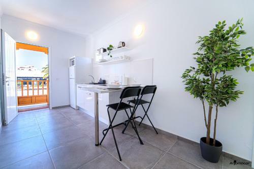 Apartamentos Anjomacar I