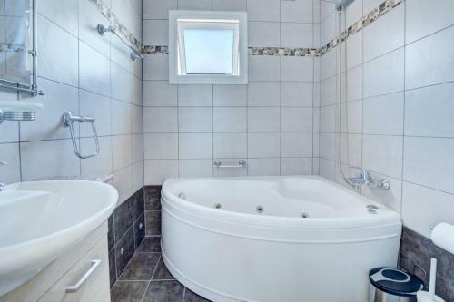 Naya, New 3 Bedroom Villa With Private Pool