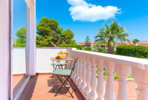 Top Apartment: Sea Views, Terrace And Pool
