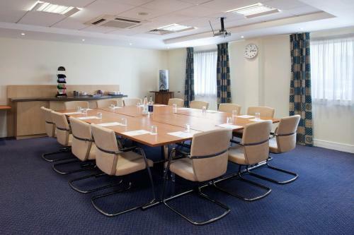 Hotel Holiday Inn Express Cardiff Airport