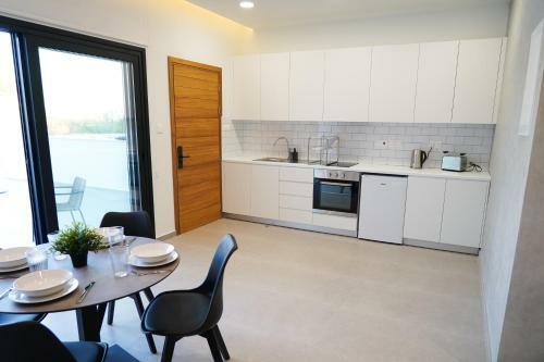 Chrystal Blue Suites 1 Bedroom Apartment Apollo