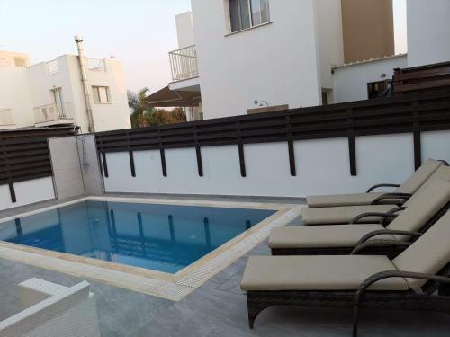 Anna's Seaview Villa