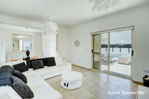 Anna's Seaview Villa
