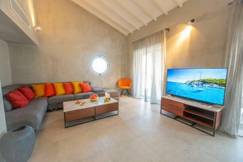 Villa Protaras Art House Seviews