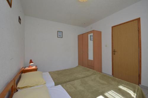 Apartments With A Parking Space Vinisce, Trogir - 14407
