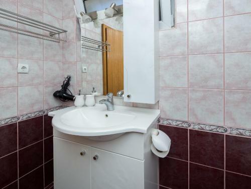 Apartamento A5 - Modern Apt With Terrace 3 Min Walk To Beach