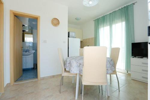 Apartments With A Parking Space Vinisce, Trogir - 18073