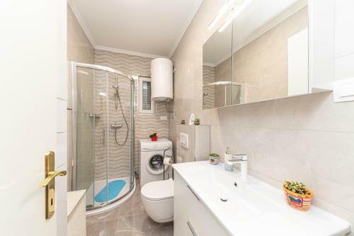 Apartment Astrid 5 M From Beach