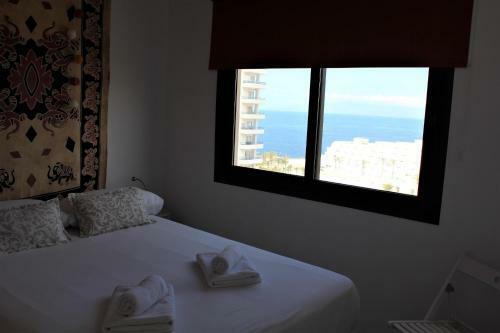 Fantastic 2 Bd Sea Views Apartment