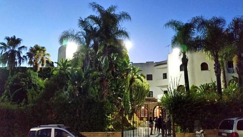 Hotel Akrabello