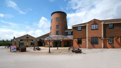 Hotel Pride Of Lincoln By Good Night Inns