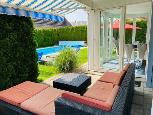 Leon's Holiday Homes Villa 1