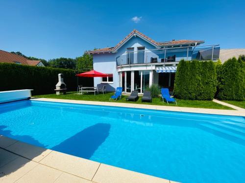 Leon's Holiday Homes Villa 1